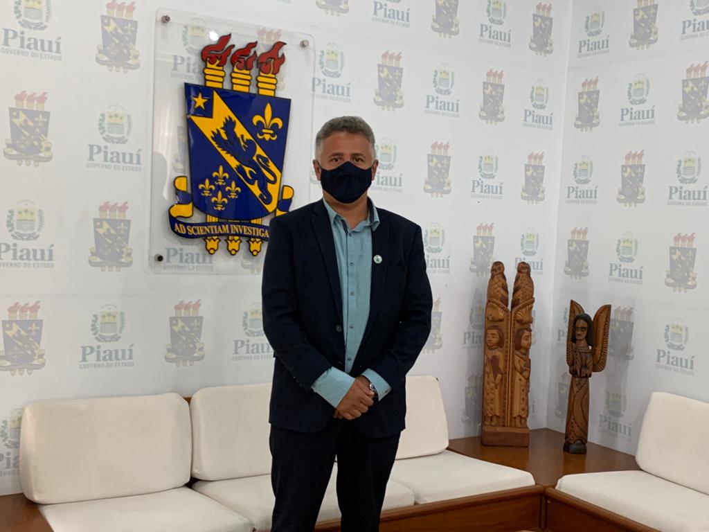 Evandro Alberto assume a reitoria da UESPI
